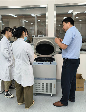 徽科方領離心機在使用單位現場圖片
